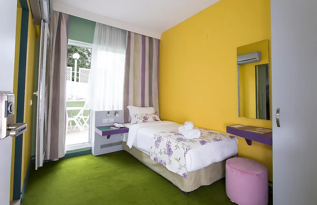 Mini Harem Hotel-1