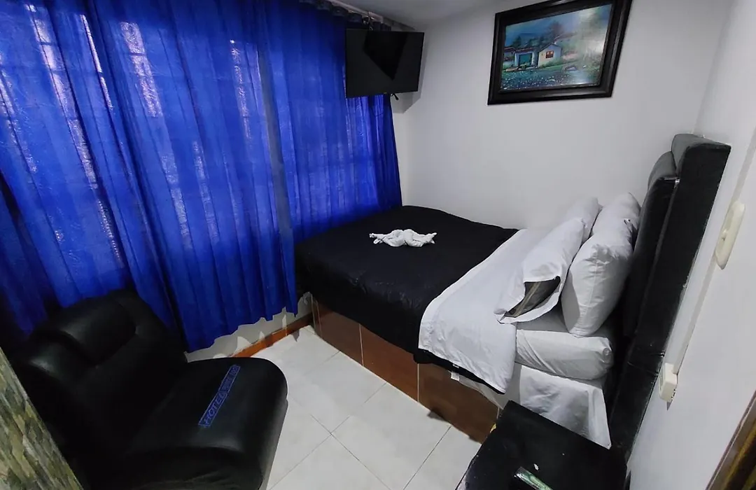 Hotel Punto 100-1