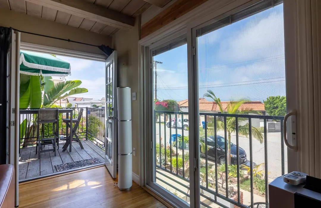 Overlooking Marina Del Rey Sailboats, Is Green Ginger Playa Del Rey On The Bluff,-1