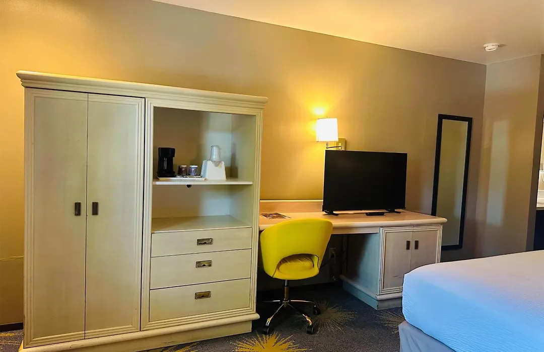 Days Inn By Wyndham Seatac Airport-1
