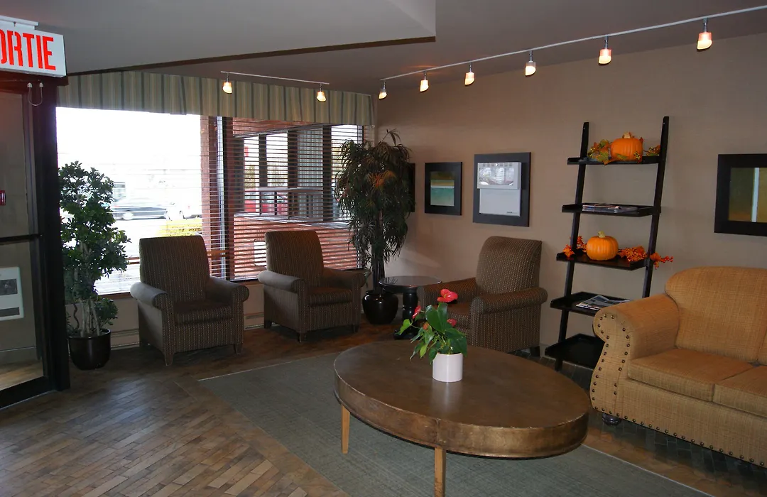Quality Inn & Suites Pe Trudeau Airport-1