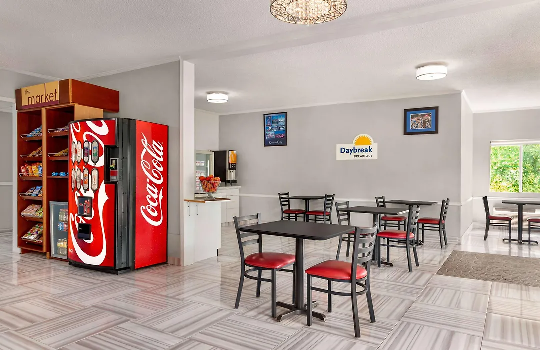 Days Inn By Wyndham Kansas City International Airport-1