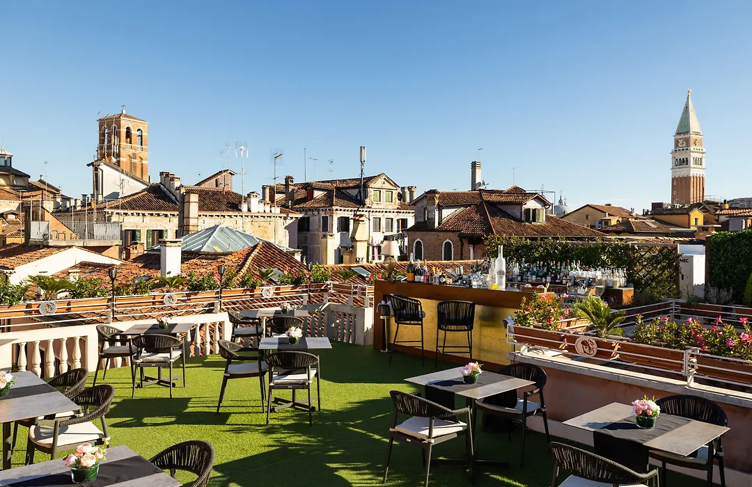Hotel A La Commedia-1