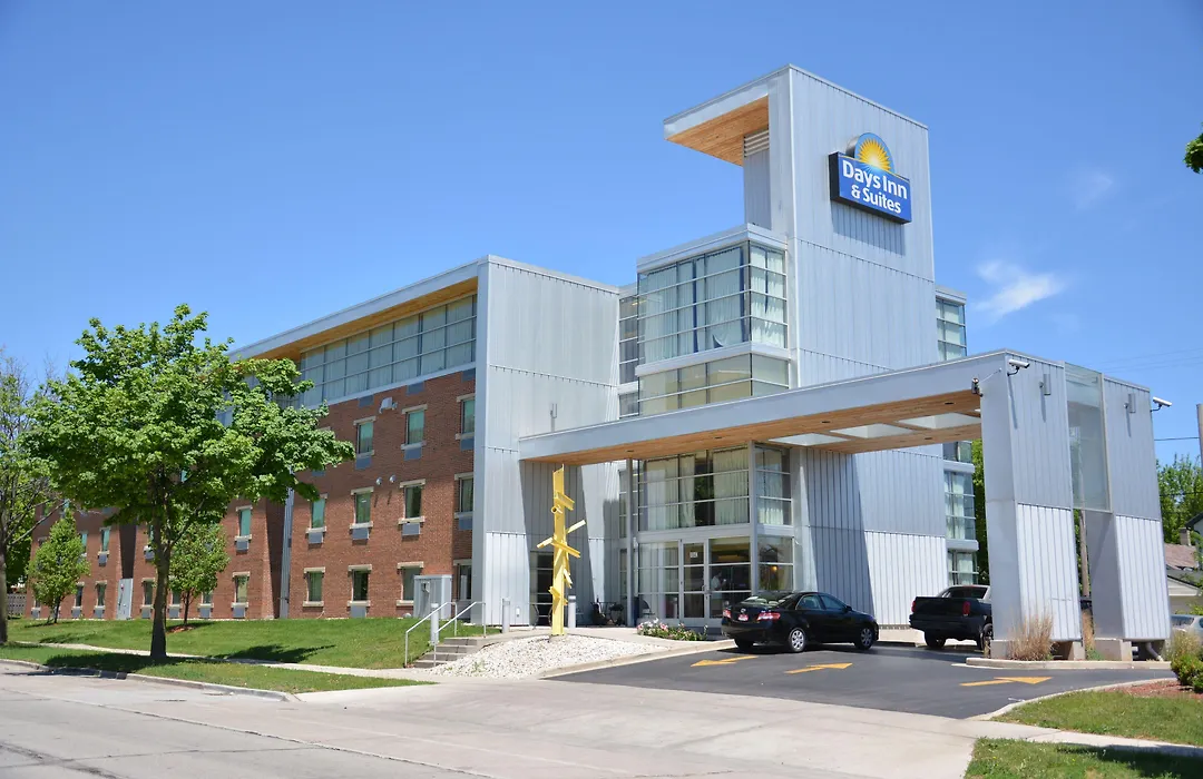 Days Inn & Suites By Wyndham Milwaukee-1