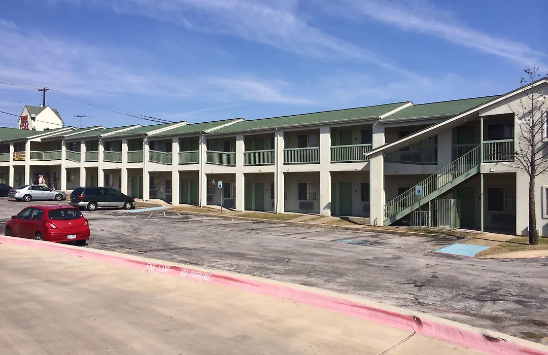 Americas Best Value Inn Arlington-1