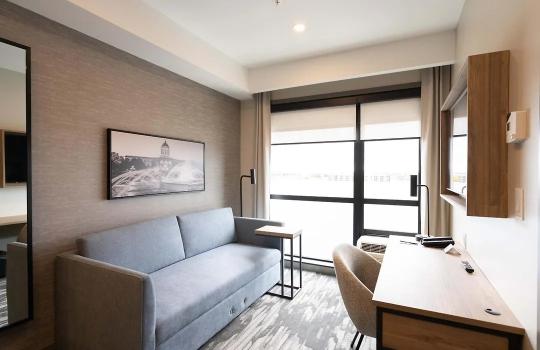 Sandman Signature Winnipeg Airport Hotel & Suites-1