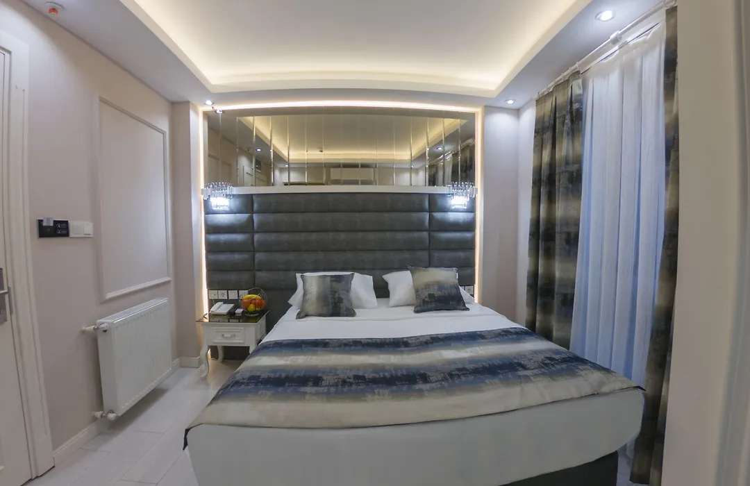 Crowned Hotel-1