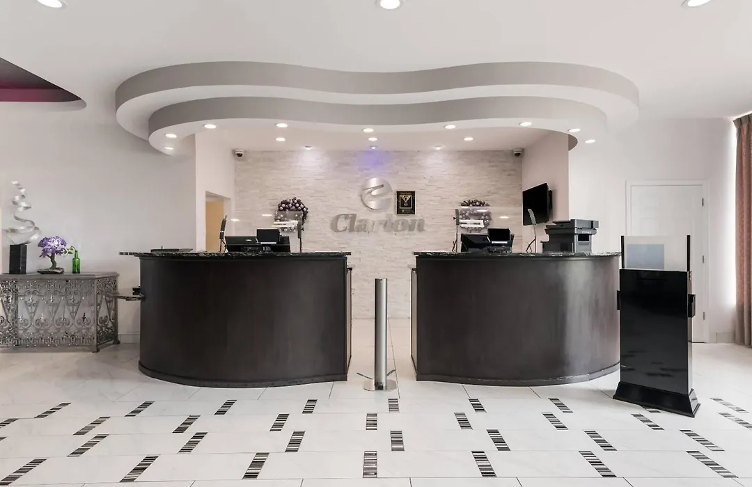 Clarion Inn & Suites Across From Universal Orlando Resort-1