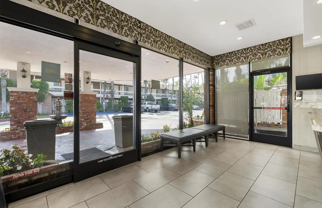 Best Western Plus Carriage Inn-1