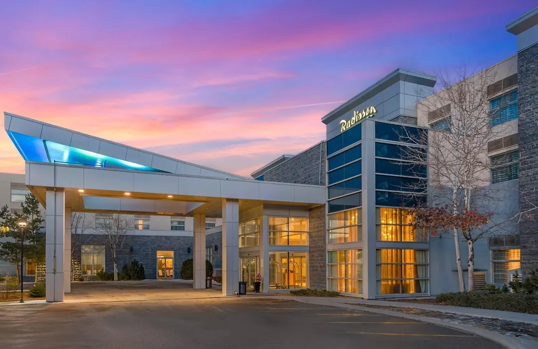 Radisson Hotel & Conference Centre Calgary Airport-1