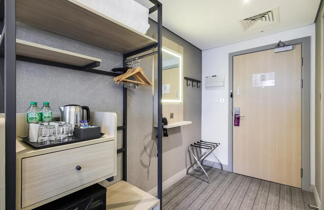 Premier Inn Dubai International Airport - An Emirates Group Company-1
