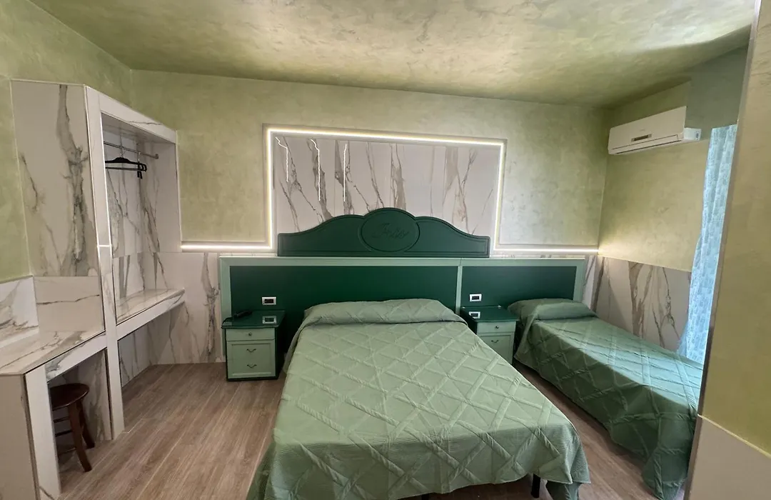 Hotel Iris-1