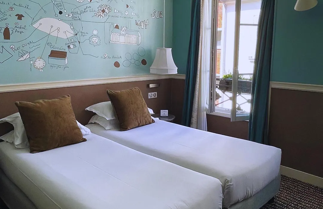 Hotel Des 3 Poussins-1