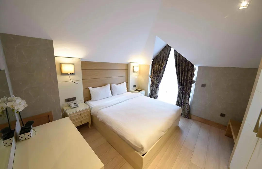 Le Mirage Hotel-1