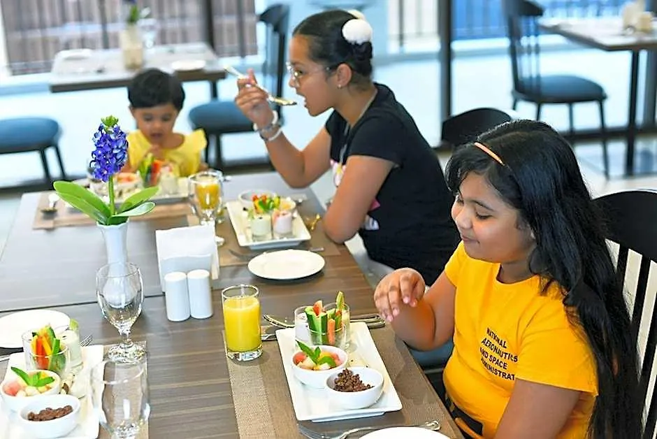 Kingsgate Hotel Al Jaddaf-1