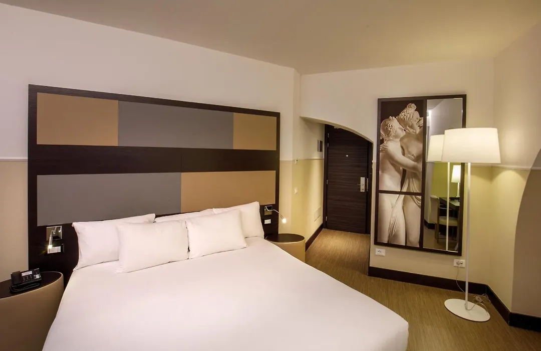 Cosmopolita Rome Colosseum, Tapestry Collection By Hilton-1