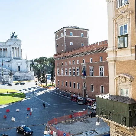 Amazing Piazza Venezia Suites-3