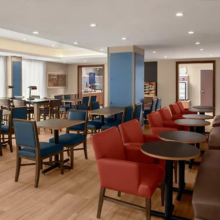 Holiday Inn Express & Suites Woodside Laguardia Airport-2