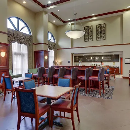 Hampton Inn & Suites Indianapolis-Airport-3
