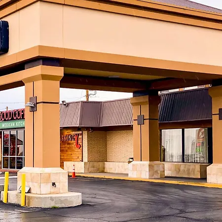 Quality Inn & Suites Airport-2