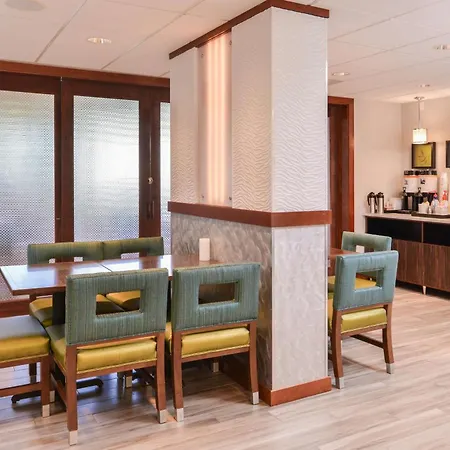 Hampton Inn Seattle Airport-2