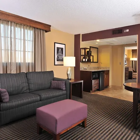 Embassy Suites Des Moines Downtown-3