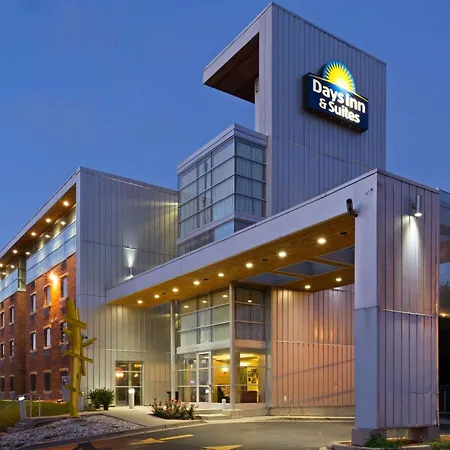 Days Inn & Suites By Wyndham Milwaukee-3