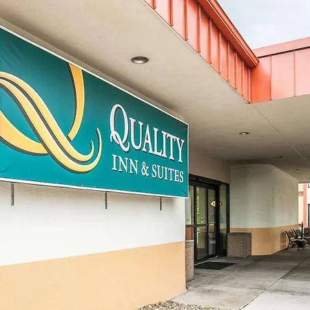Quality Inn & Suites Kansas City I-435N Near Sports Complex-3