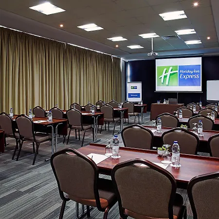 Holiday Inn Express Dubai Internet City By Ihg-2
