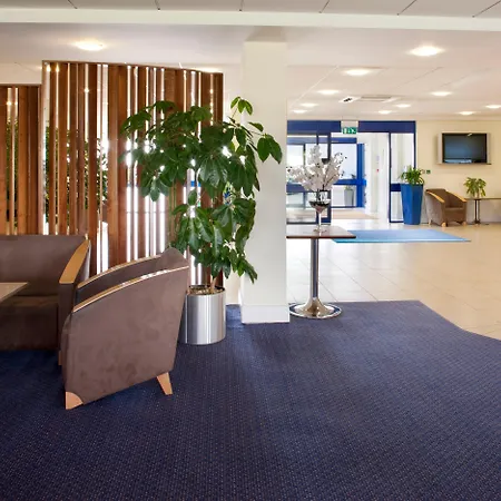 Holiday Inn Express Cardiff Airport, An Ihg Hotel-3
