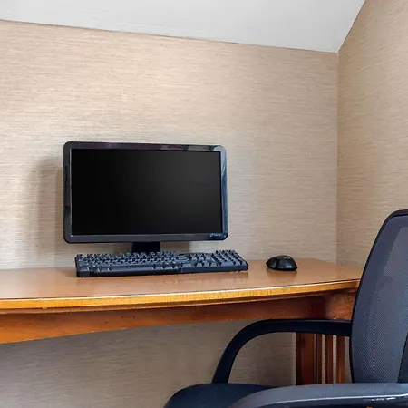 Econo Lodge Milwaukee Airport-3