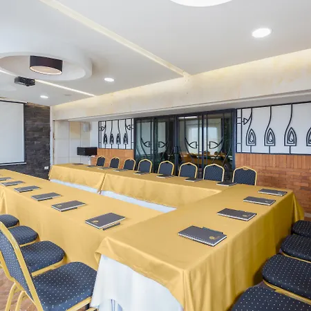 Hotel Embassy Park-2