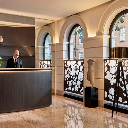 Como The Halkin-3