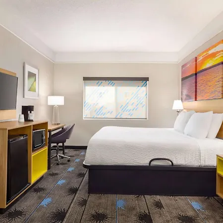 Days Inn By Wyndham Kansas City International Airport-3