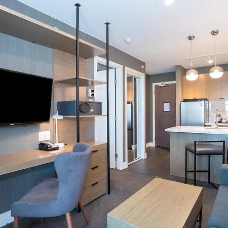 Sandman Signature Calgary Airport Hotel-3