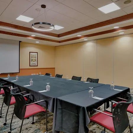 Hilton Garden Inn Milwaukee Airport-2