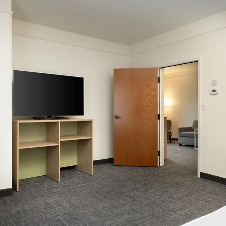 Spark By Hilton Savannah Airport-2