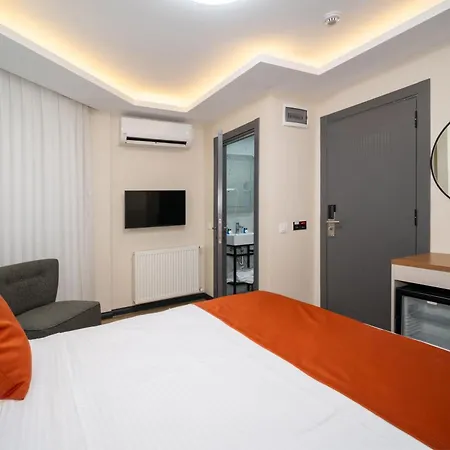 Robin Hotel-2