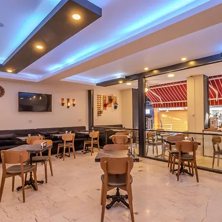 Ruby Hotel-3