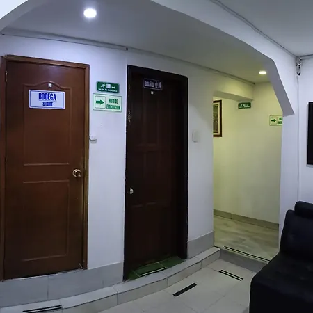 Hotel Punto 100-2