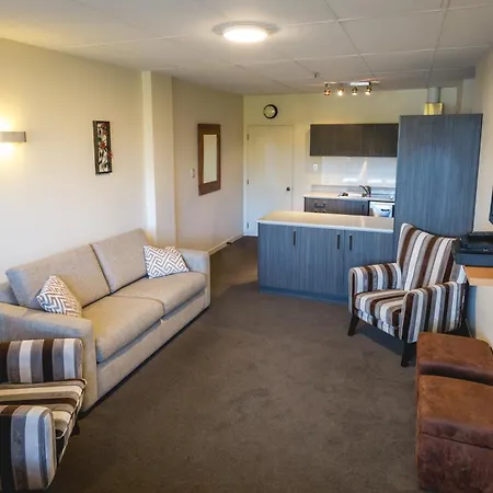 Lomond Lodge Motel & Apartments-3