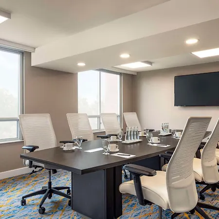 Embassy Suites By Hilton Toronto Airport-2