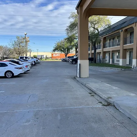 Rodeway Inn & Suites Hwy 290 Nw-2