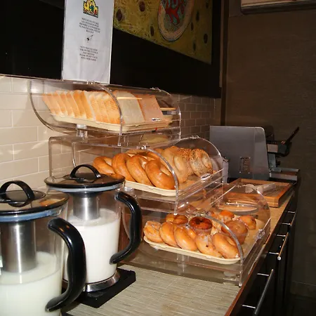 Quality Inn & Suites Pe Trudeau Airport-3
