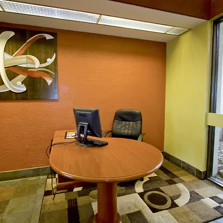 Quality Inn & Suites Kansas City I-435N Near Sports Complex-2