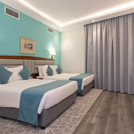 Howard Johnson Bur Dubai-2