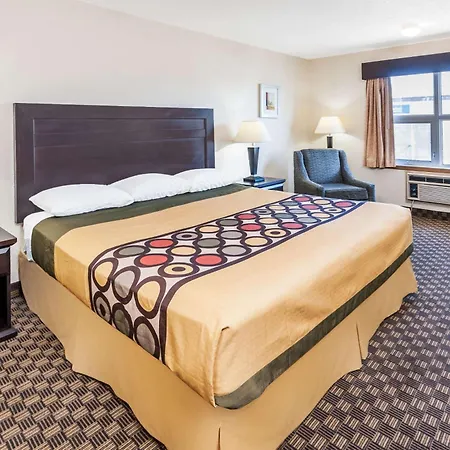 Super 8 By Wyndham Calgary/Airport-3
