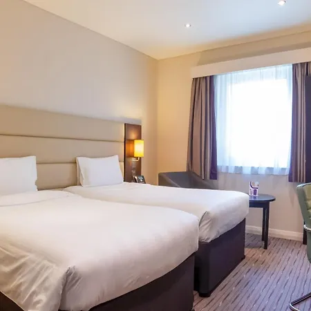 Premier Inn Dubai Al Jaddaf - An Emirates Group Company-2