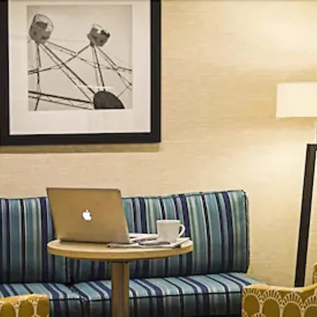 Hampton Inn By Hilton Ottawa Airport-3