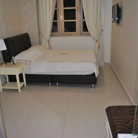 Jayleen Clarke Quay Hotel-3